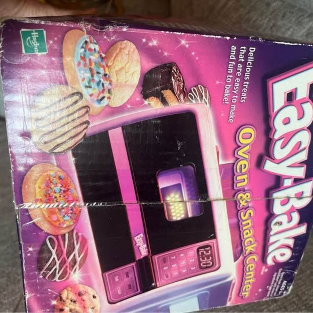 Vintage Hasbro Easy-Bake Oven & Snack Center Works and is Intact w/ accessories